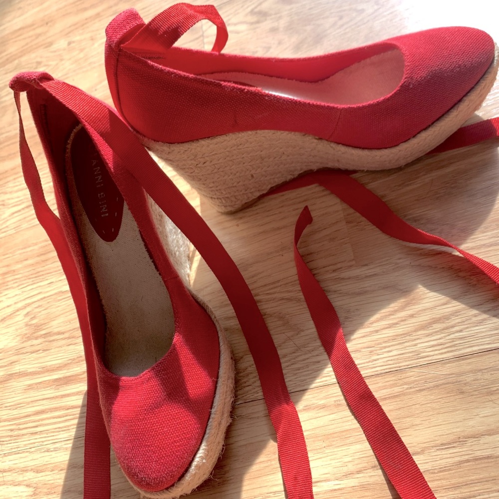 Woman’s wedge sandals size 7.5